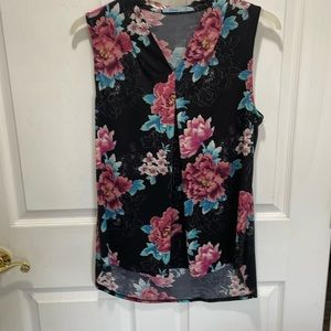 Sleeveless top size M